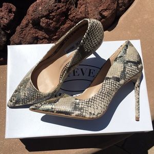 Steve Madden Snake Effect Pumps